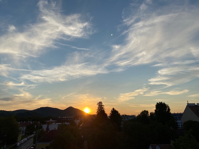 Sonnenuntergang mit Bilck auf Kahlenberg, Wien